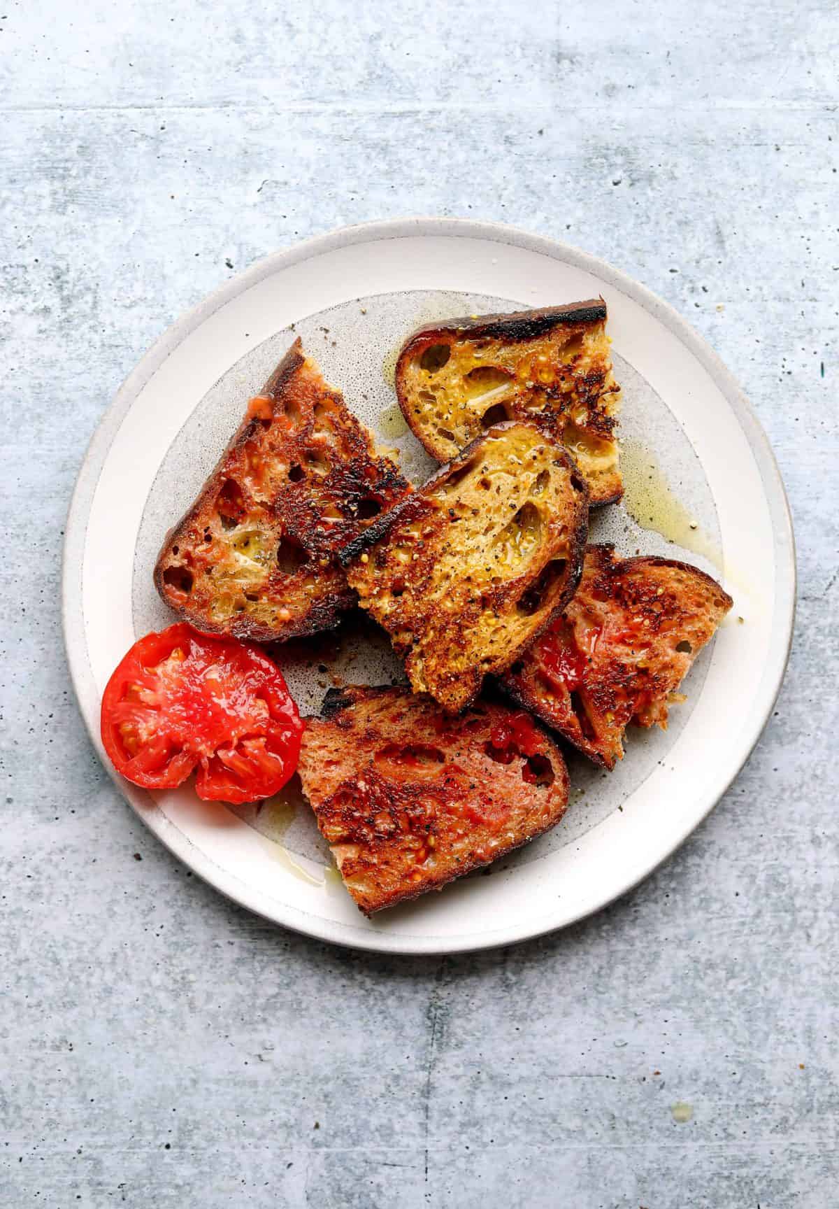 Pan con Tomate