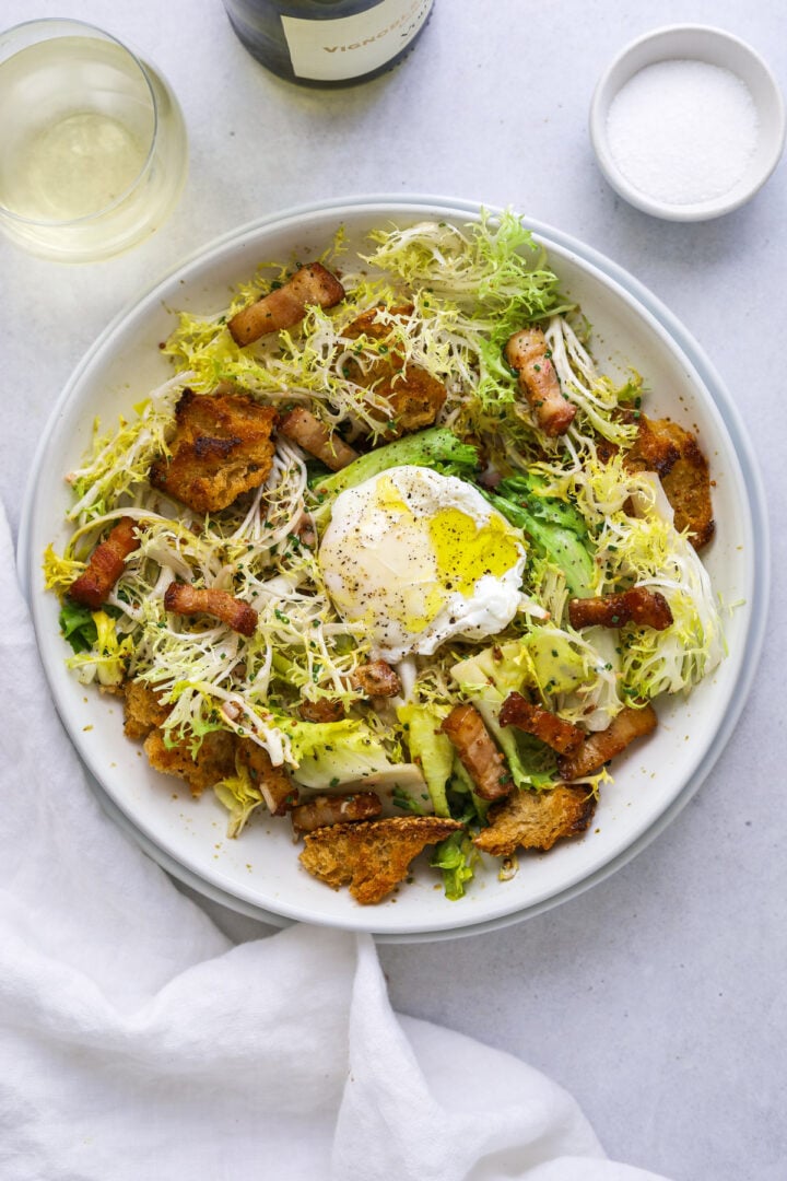 Frisée Salad With Bacon, Croutons And Poached Egg (Lyonnaise Salad ...